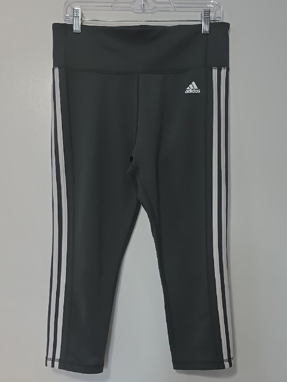 Adidas Women's Climalite 3/4 Cropped Gray Leggings White Stripes Size Large T19